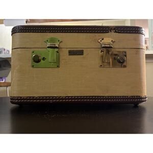 Vintage Macy’s Fleetwing Train Case Cosmetic Makeup Travel Case Tan & Brown